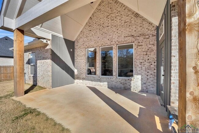 Building Photo - Beautiful 4 bedroom home