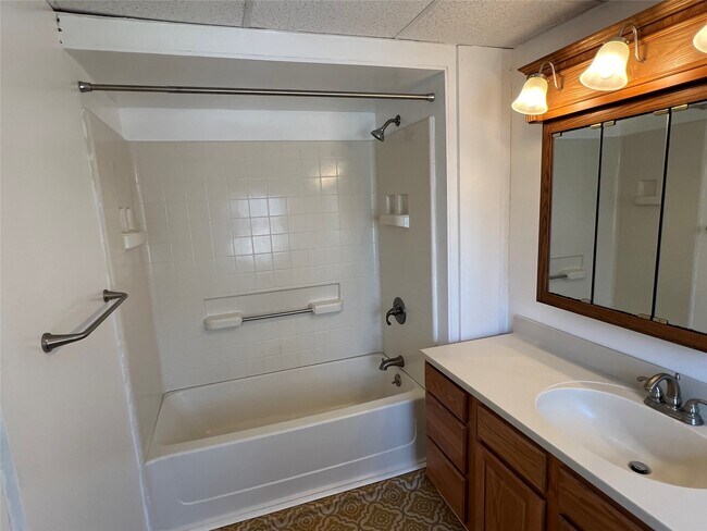 Building Photo - 4 Erie St