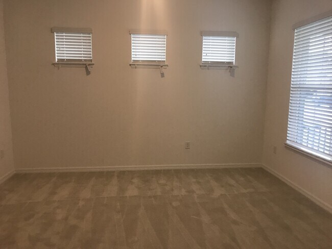 Building Photo - 5 Bedroom Westside Village Community