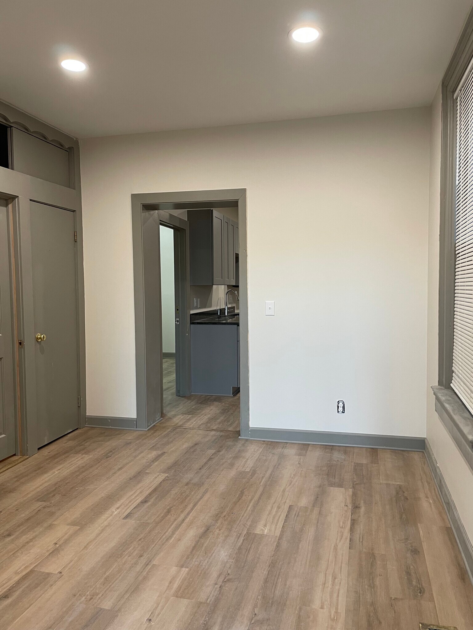 303 - 303 E Livingston Ave