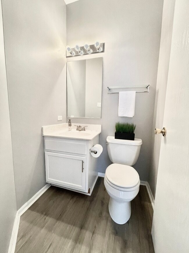 Building Photo - 13841 Cambridge Cir