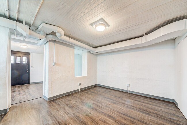 Building Photo - 9 Renwick St