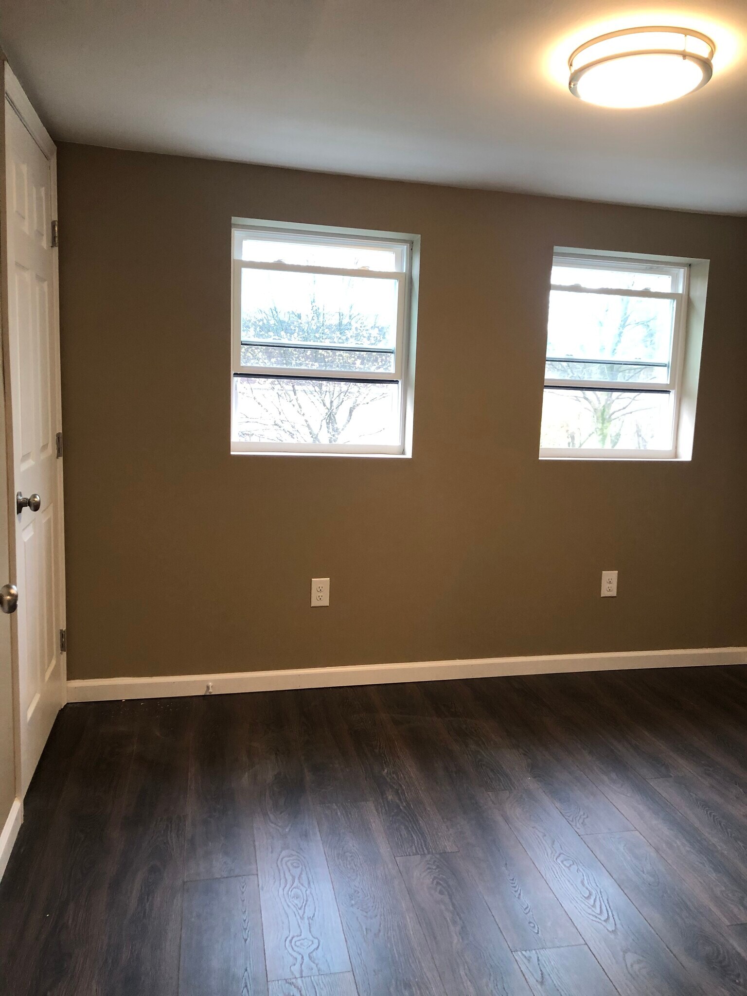 Building Photo - 355 S Hokendauqua Dr