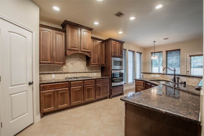 Building Photo - 111 Pinnacle Ridge Ct