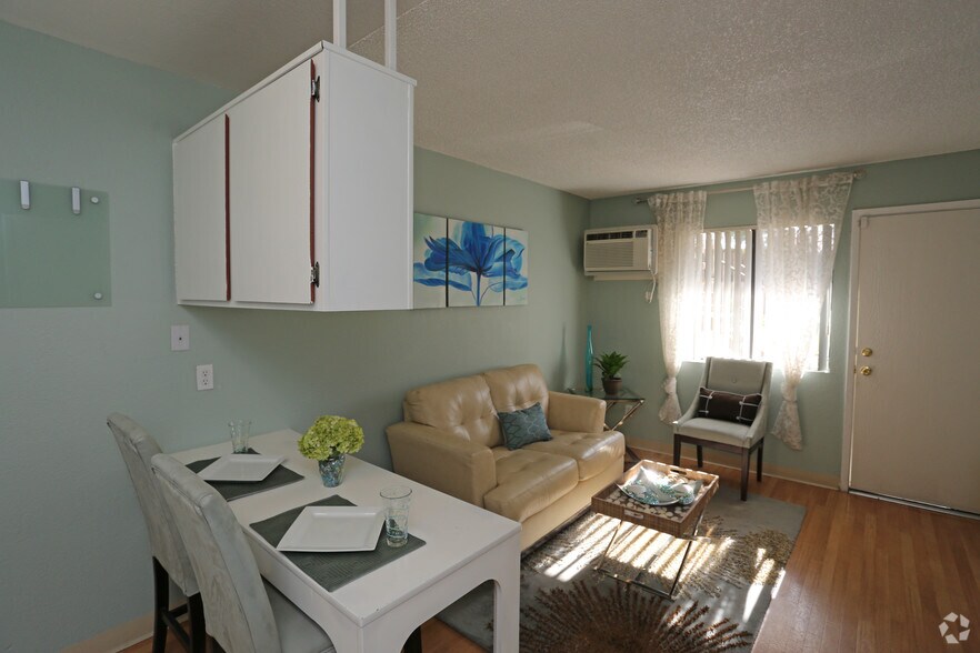 1 Br, 1 Ba-Dining Area - The Square on Indian School