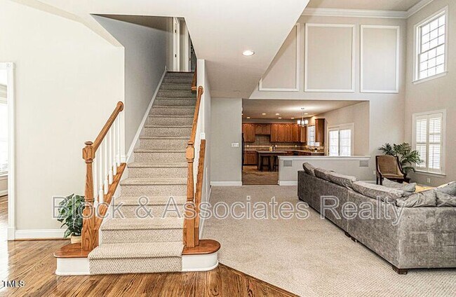 Building Photo - 9244 Palm Bay Cir