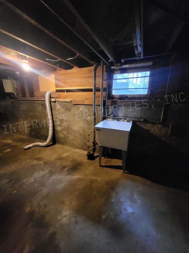 Building Photo - *1/2 OFF 1ST MONTH'S RENT PROMO* 2 Bedroom...