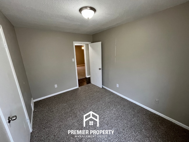 Building Photo - NEWLY RENOVATED 3BR/2BA in Easthaven | Modern Fireplace & Formal Dining