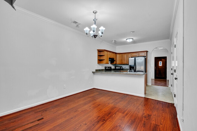 Building Photo - 1017 Ashwood Dr