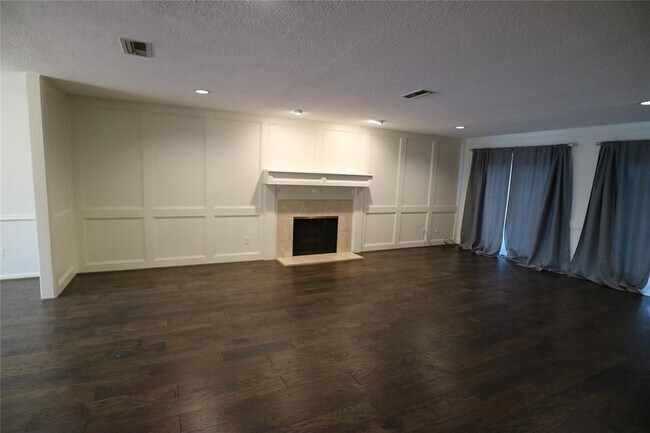 Building Photo - 9939 Kemp Forest Dr