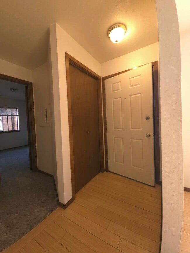 Building Photo - 525 Manhattan Dr