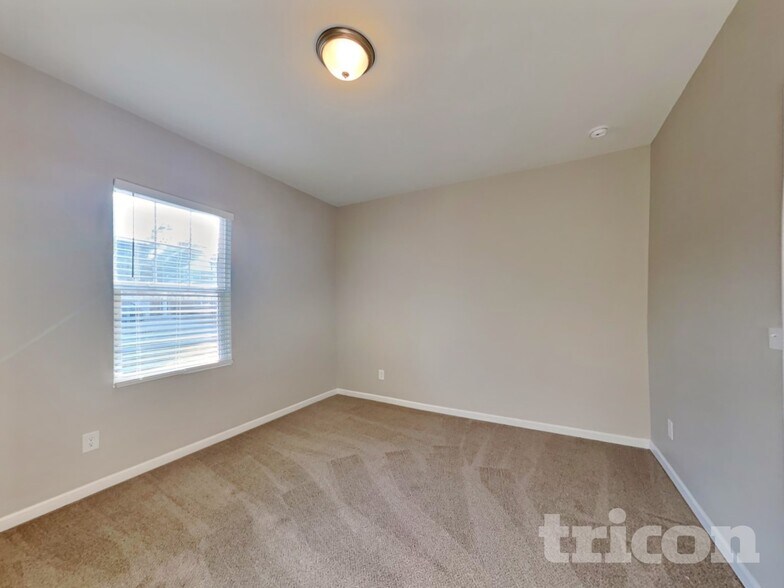 Building Photo - 180 Bowen Way