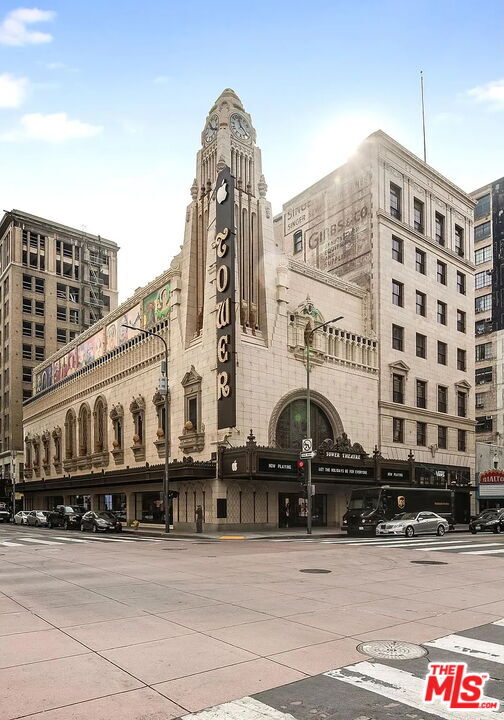 Building Photo - 808 S Broadway