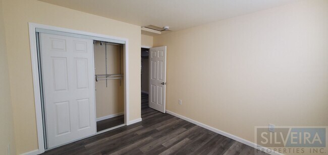 Building Photo - Private 2 Bedroom Unit
