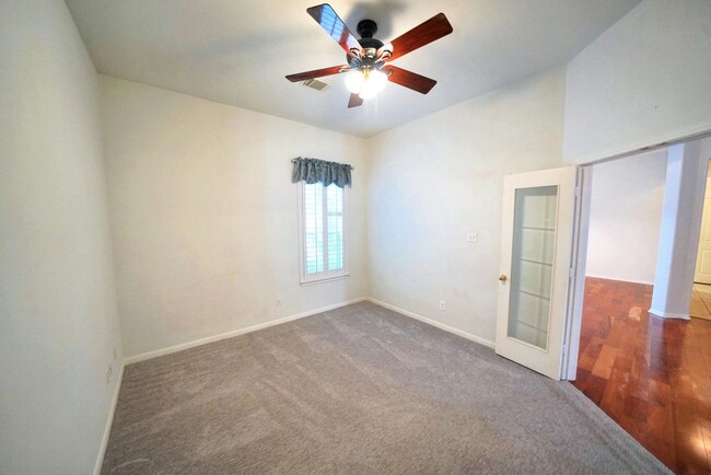 Building Photo - Spacious & Updated 3-Bedroom Home in Deer ...