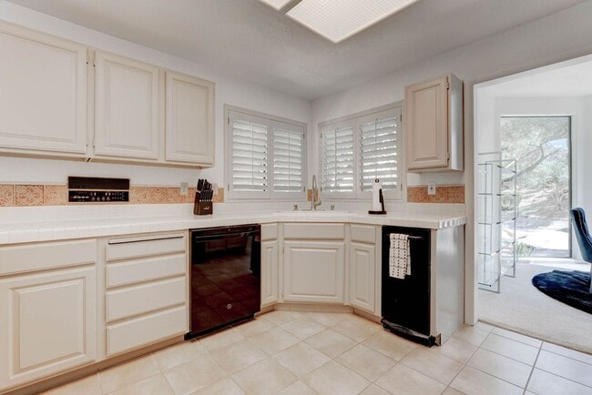 Building Photo - 3238 Brookfield Dr