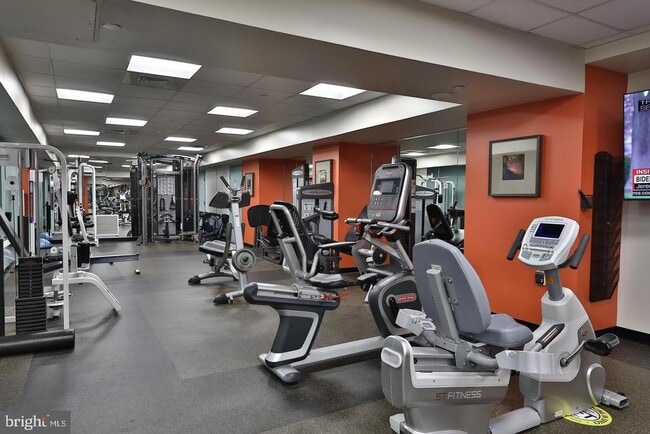 Building Photo - 220 Locust St