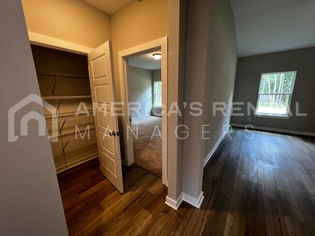Building Photo - 311 Kennesaw Ave
