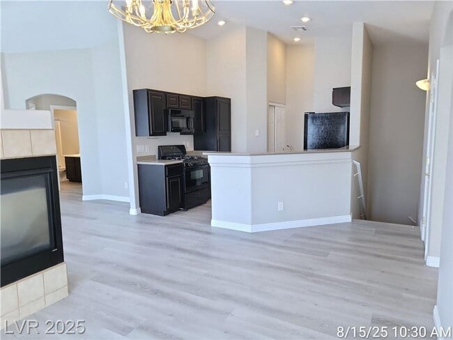 Building Photo - FANTASTIC TOWNHOME - POPULAR FLOORPLAN!! M...