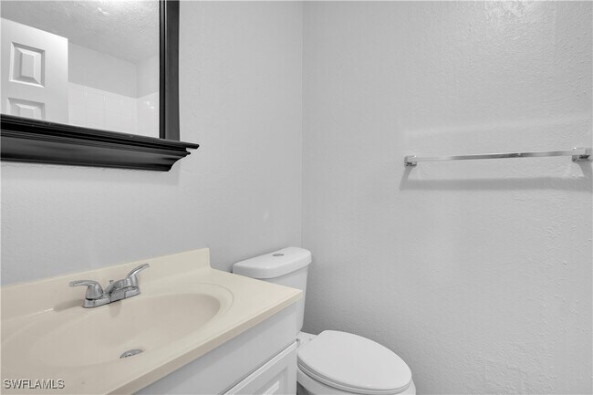 Building Photo - 4627 Bayshore Dr