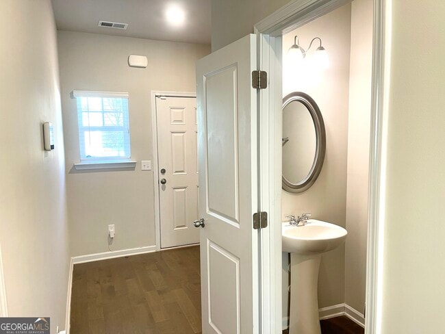 Building Photo - 3502 Lakeview Crk