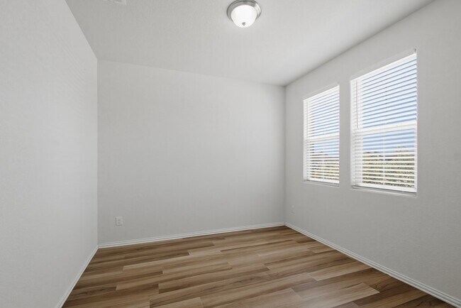 Building Photo - 6910 Kate Reed Dr