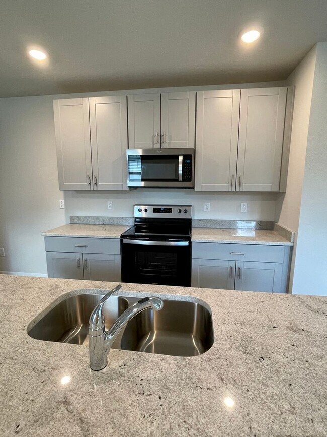 Building Photo - Available NOW! VERY well maintained 4/2 in Monroe Meadows / Wesley Chapel!