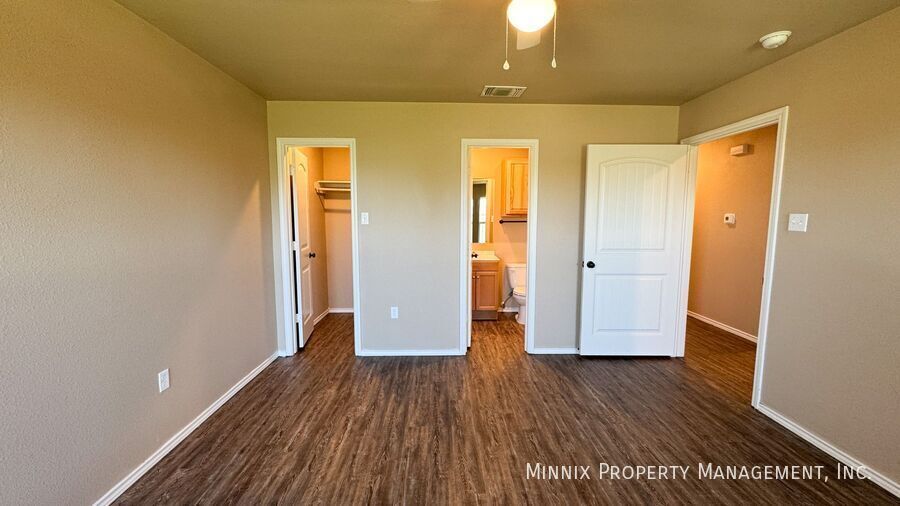 Building Photo - 2519 N Ave O