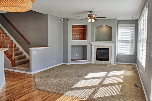 Building Photo - 4 bed 2.5 bath home in the Meadows