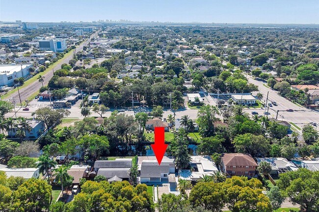 Building Photo - 300 SW 11th Ct