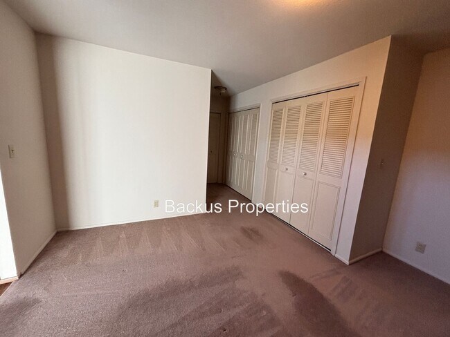 Building Photo - Wonderful three bedroom home in South Salinas