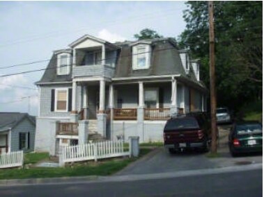 Primary Photo - The House on the Hill