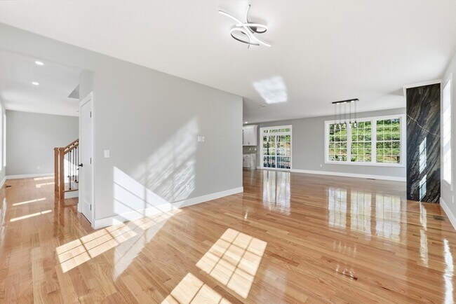 Building Photo - 4 Barrows Rd