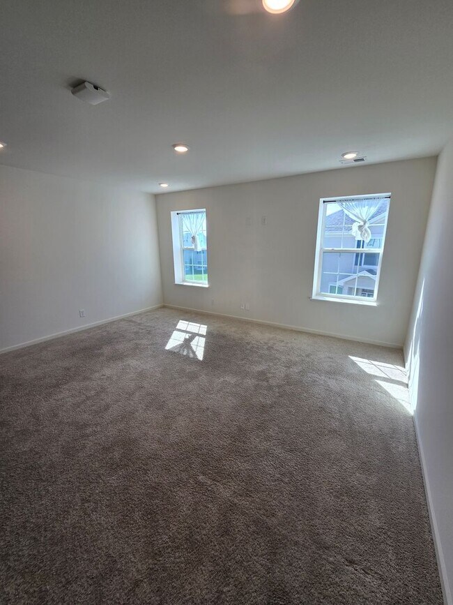 Building Photo - 1123 Hawk Hollow Dr