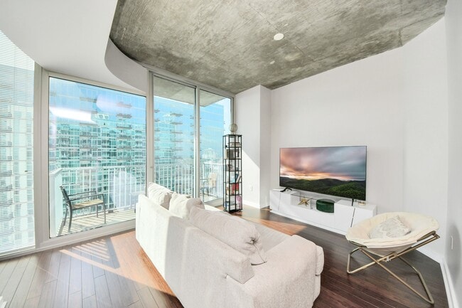 Building Photo - 5925 Almeda Rd