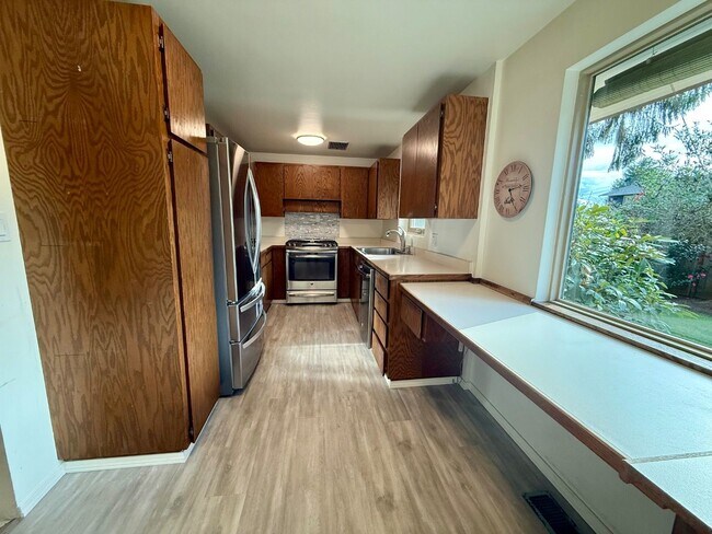 Building Photo - Charming 4-Bedroom Rental in the Heart of Downtown Bothell!