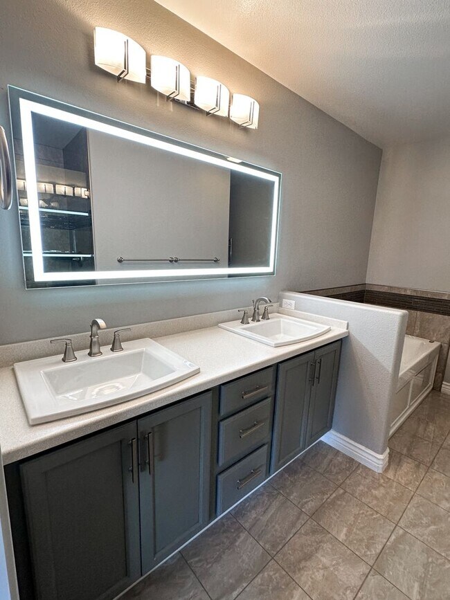 Building Photo - 6703 Snow Goose Cir