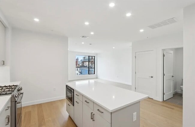 Building Photo - 256 Dorchester St