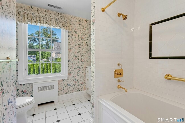Building Photo - 40 Willowmere Cir