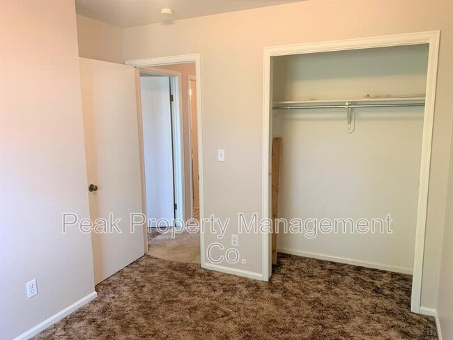 Building Photo - 3201 Wedgewood Ct