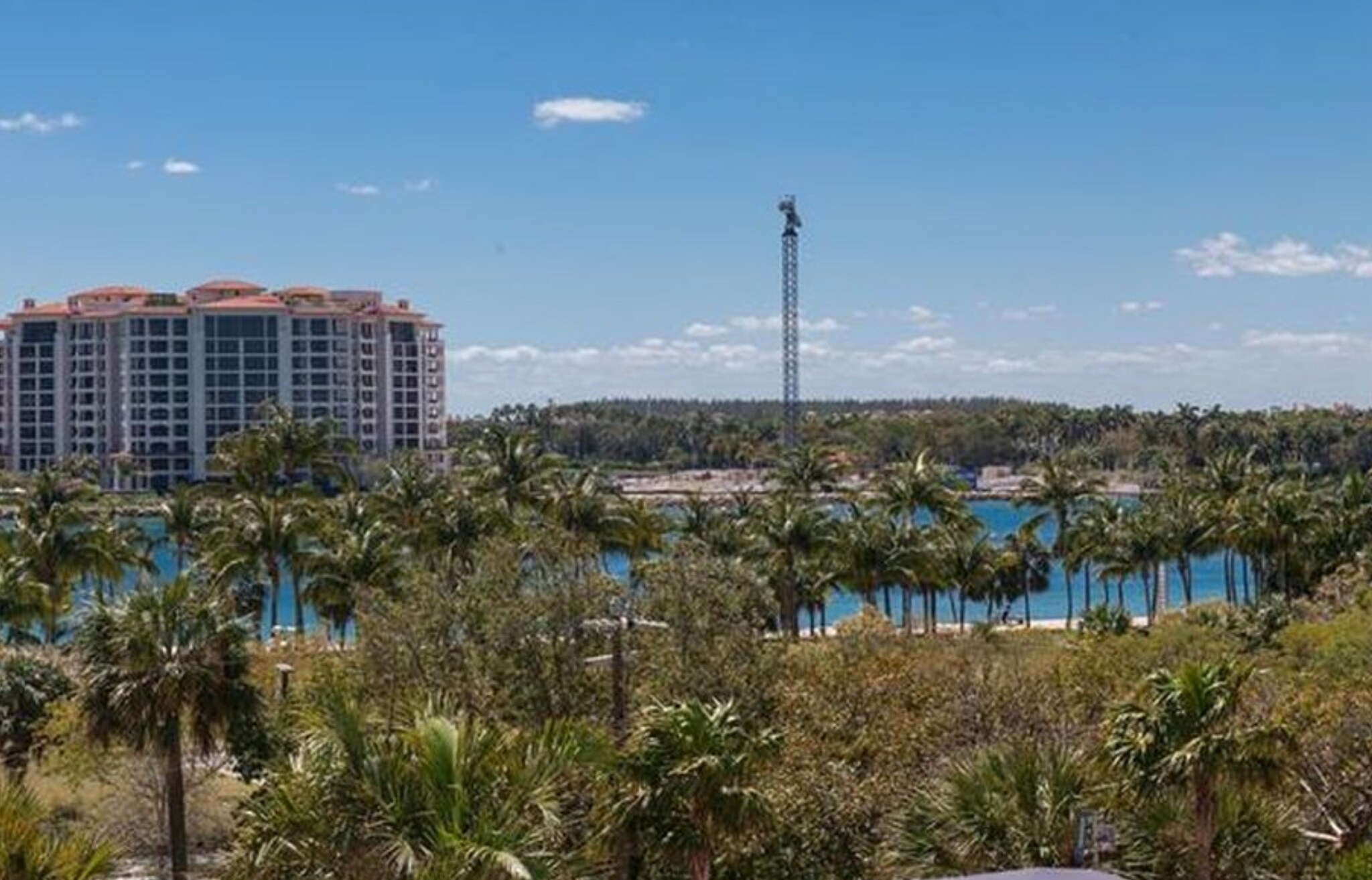 Building Photo - 400 S Pointe Dr