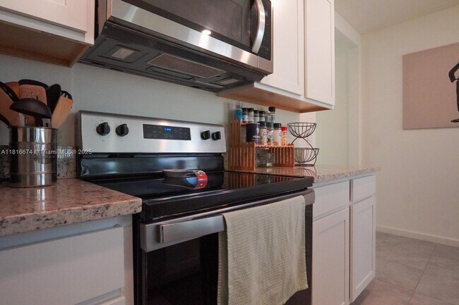 Building Photo - 10770 SW Vasari Way