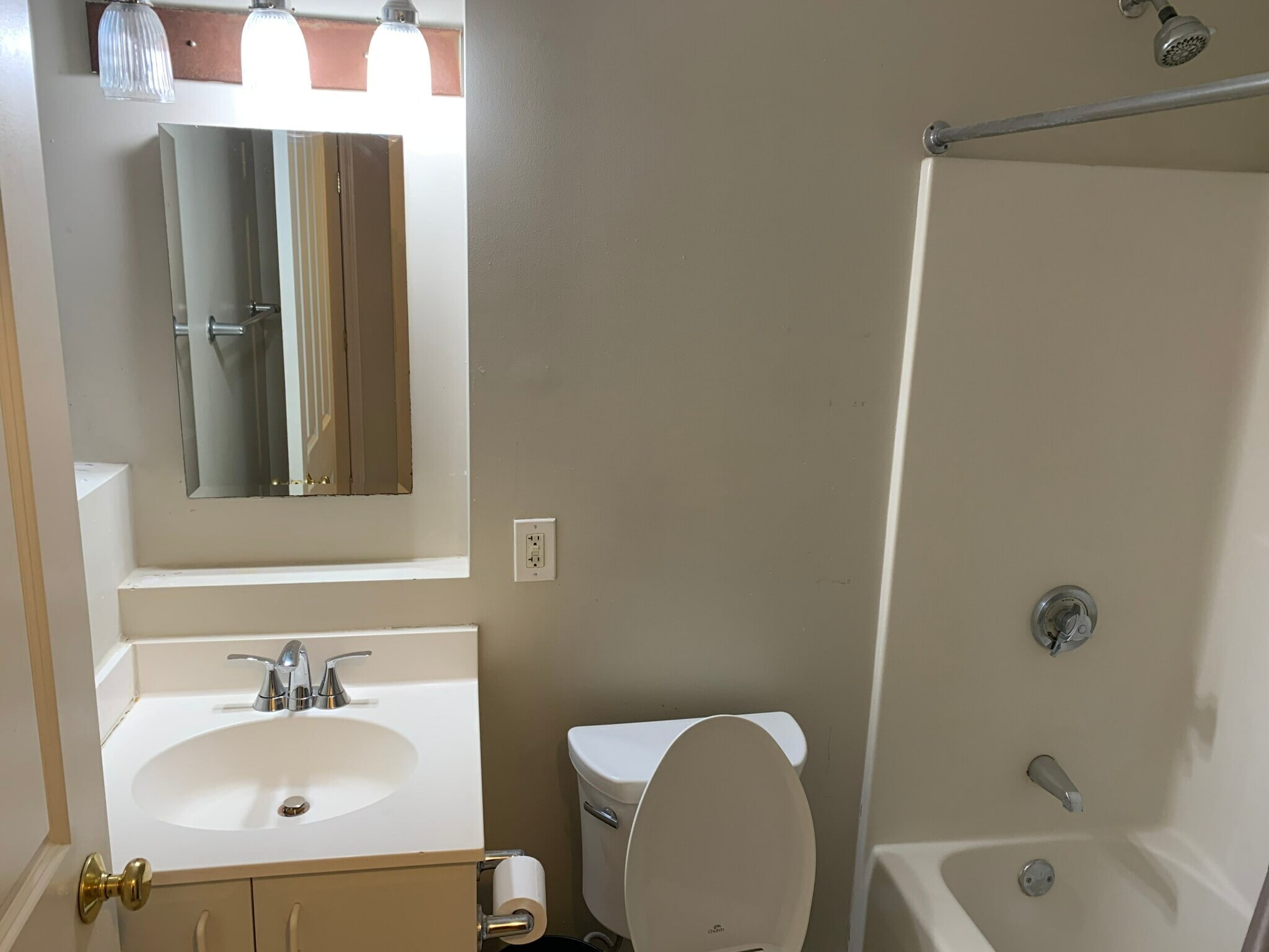 Building Photo - 636 Beacon St