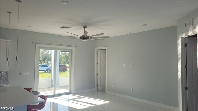 Building Photo - 653 Foxchase Dr