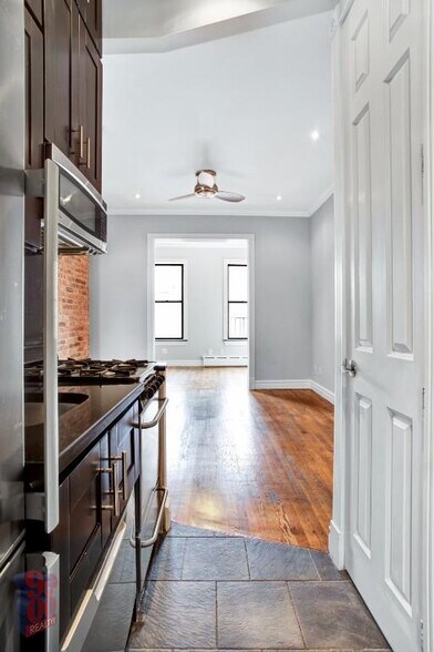 Building Photo - 250 Mott St