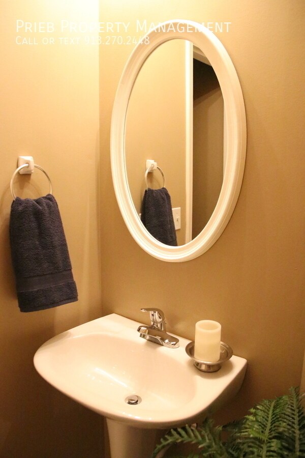 Building Photo - Prairie Haven Townhome - Available June 1st