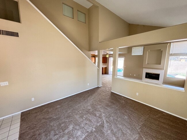 Building Photo - Gorgeous 5Bed/2Bath Home located in Sunris...