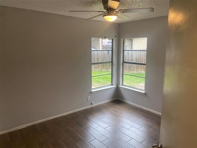 Building Photo - 7920 Falcon Ridge Dr