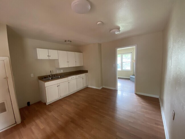 Building Photo - 210 Edgemoor St