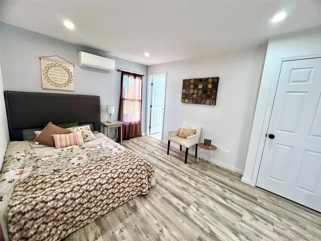 Building Photo - 128 W Main St